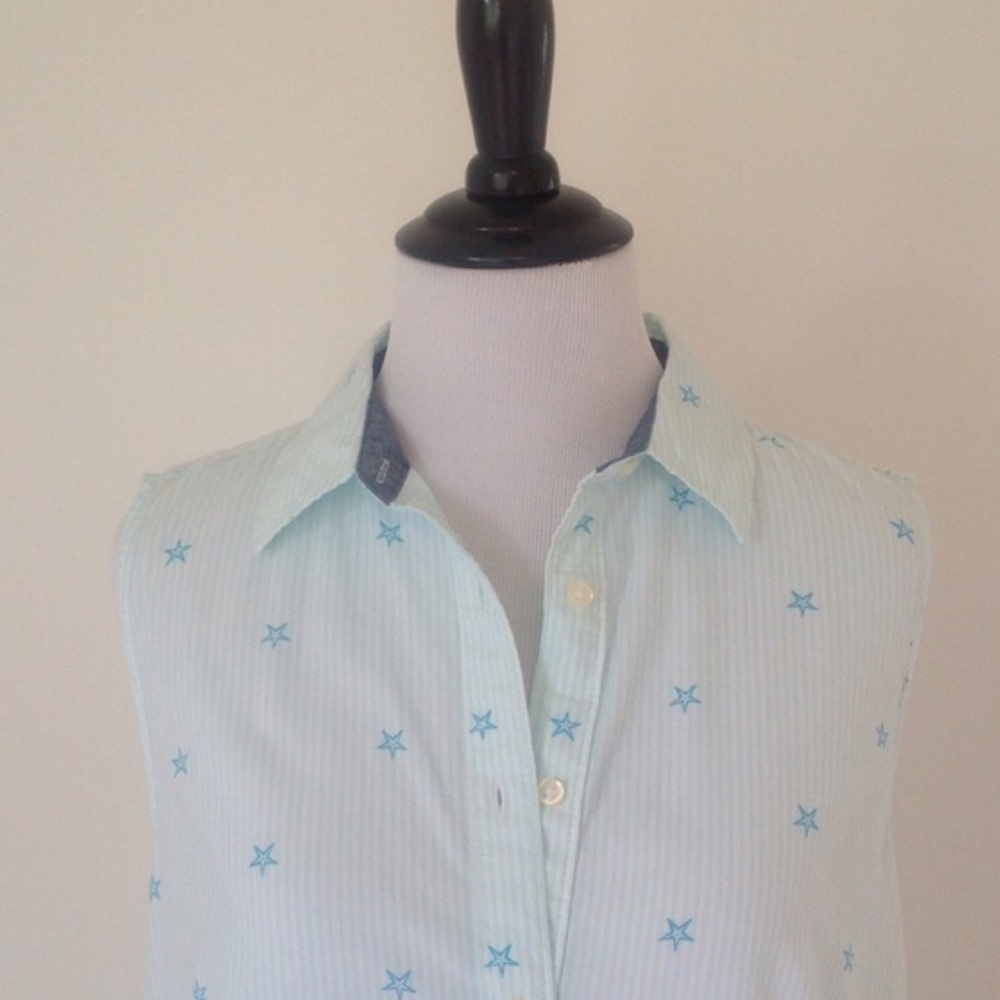 SLEEVELESS SHIRT.